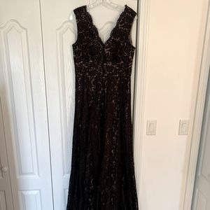 Vera Wang Formal Dress | Black Lace